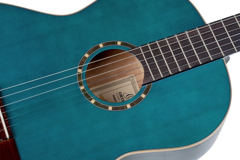 Ortega R121SNOC Klassisk gitar 4/4 Size, Slim neck, Ocean Blue