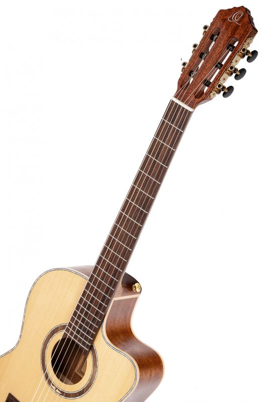 Ortega RCE138-T4 Klassisk gitar 4/4 Size, Thin, med mik, Slim neck