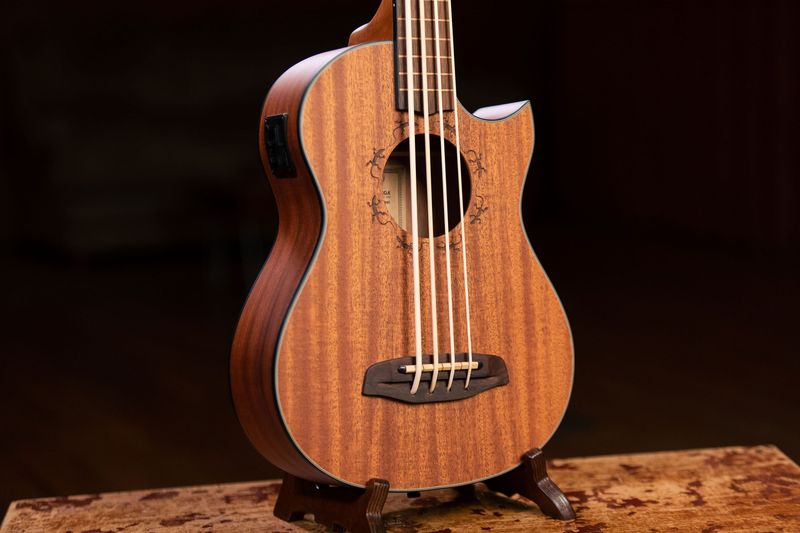 Ortega LIZZY-PRO Akustisk bas med mik, Lined Fretless