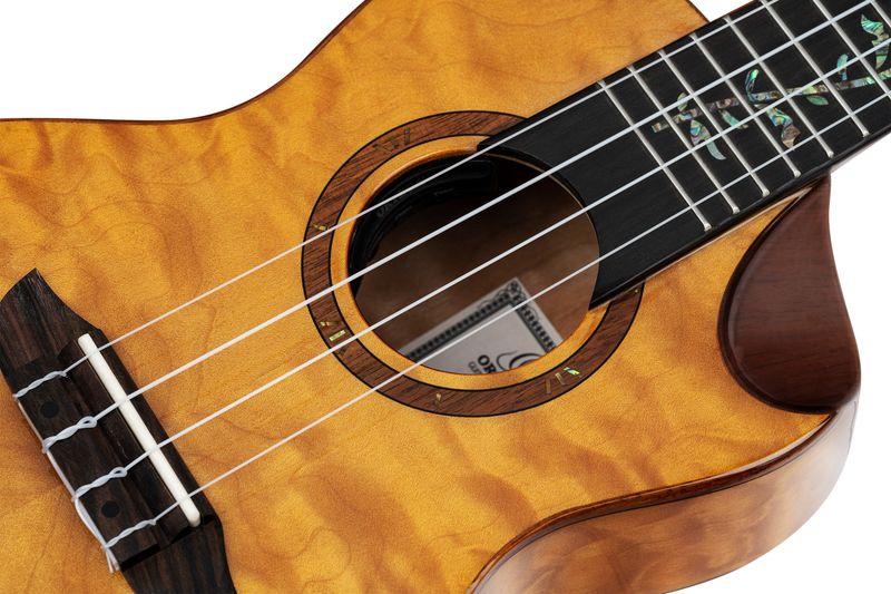 Ortega RUET-QMA Concert ukulele m.mik, o gigbag, Elite, Quilted Maple