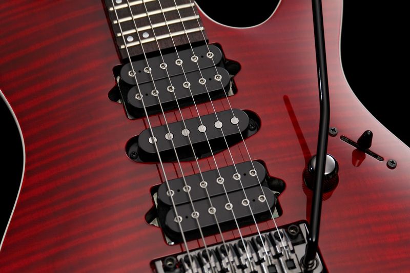 Ibanez KIKO100-TRR Elgitar med hardcase, Prestige Kiko Loureiro Signatur