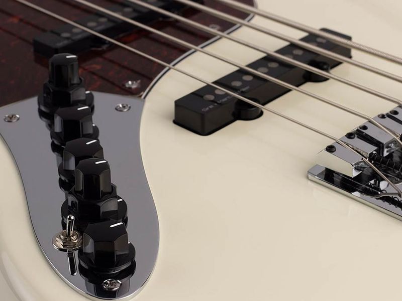 Sire V7 2nd Gen Series Marcus Miller Lefty Alder 5-string Bass Guitar Antique White