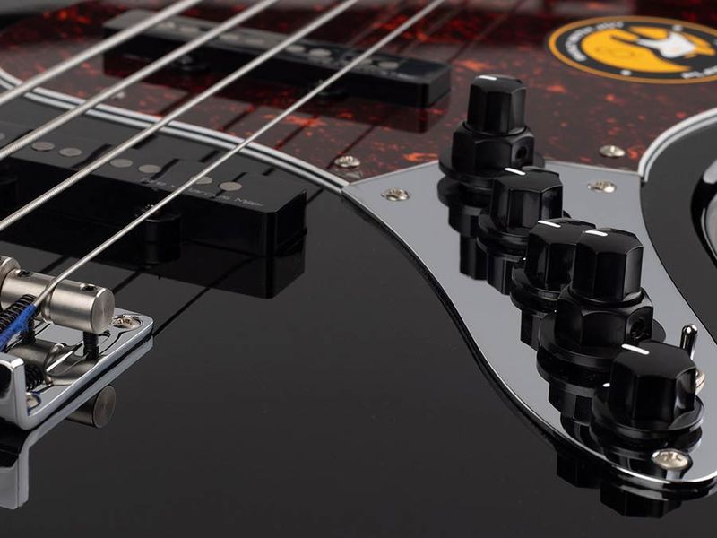 Sire V7 2nd Gen Series Marcus Miller fretless Alder 4-string Bass Guitar Black