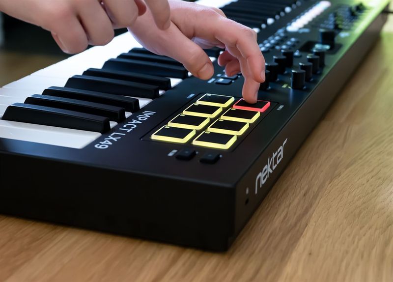 Nektar Impact LX49mk3 - MIDI keyboard, 49 keys, pads, faders & encoders