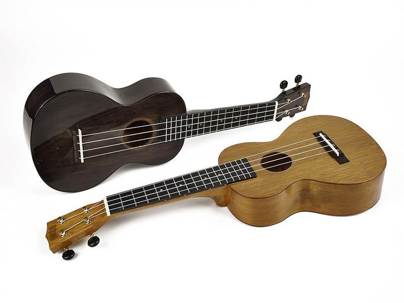 Mahalo Hano Series, concert ukulele, wide-neck, transparent black, with bag