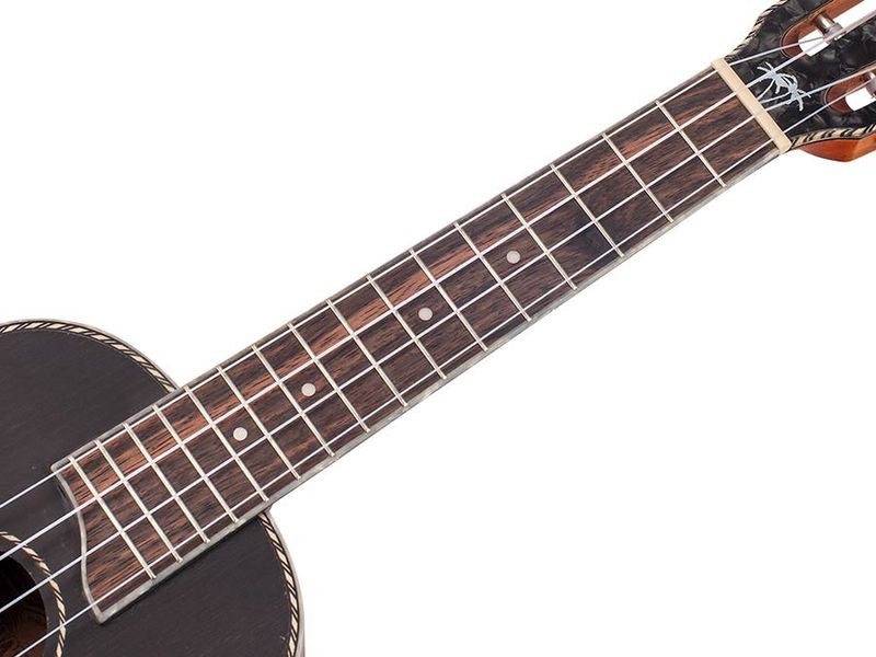 Mahalo Pearl Series, solid top concert ukulele, black, with bag