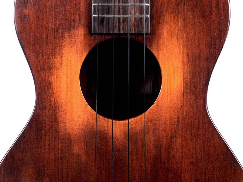 Mahalo Historic Series, all solid baritone ukulele, historic brown, with heavy duty bag