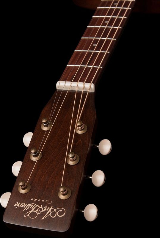 Art & Lutherie Legacy Bourbon Burst